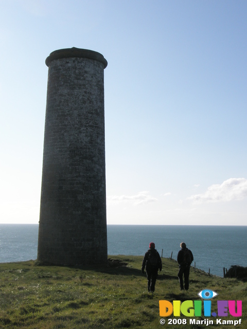 JT00057 Machteld and Herma at Brownstown Head Tower